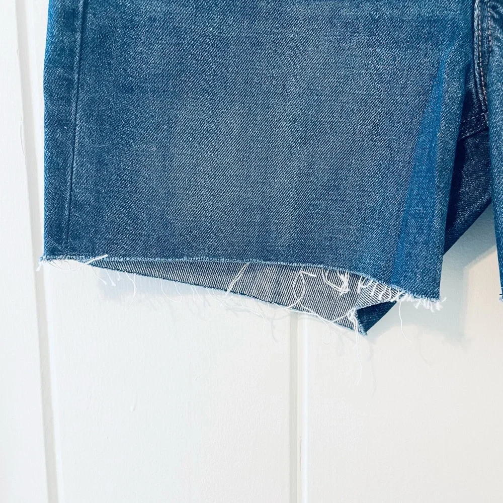 NWT Old Navy High Waist Cut Off Jean Shorts / Size 6 - Picture 4 of 6